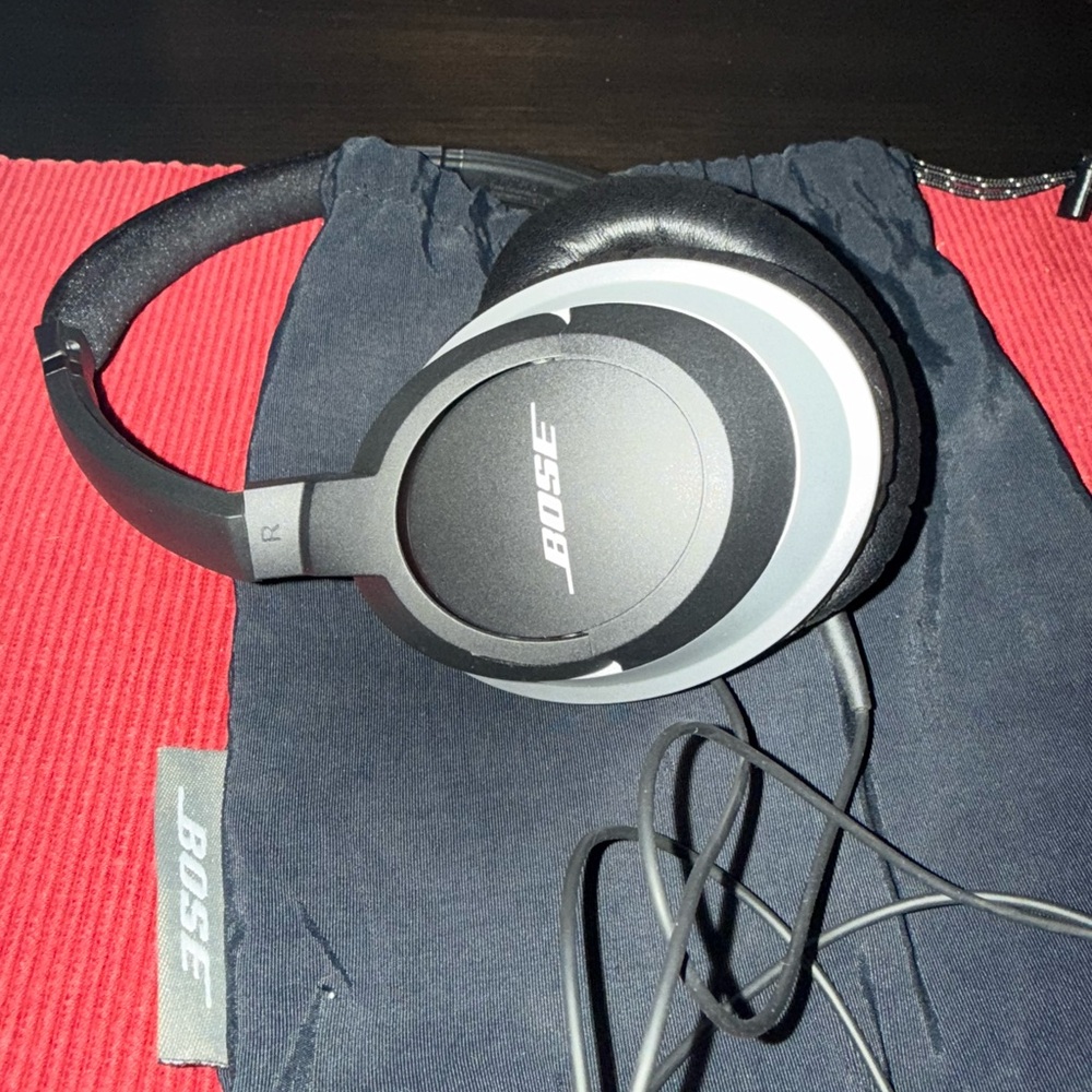 Bose Wired On-Ear Silver and Black Headphones - Picture 2 of 2